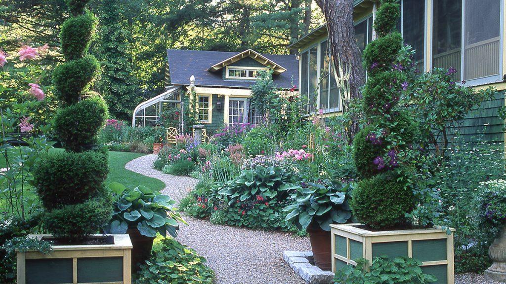 5 Tips for Designing the Perfect Cottage Garden